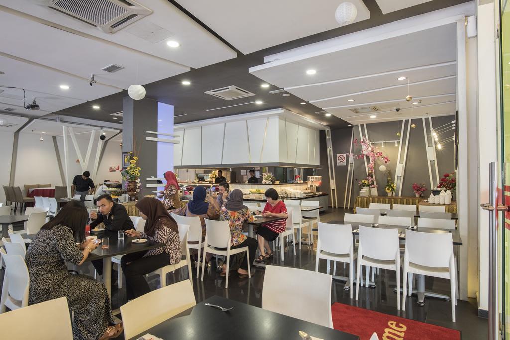 Marvelux Hotel Malacca Exterior photo
