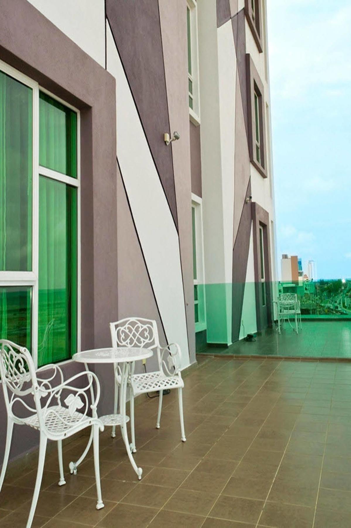 Marvelux Hotel Malacca Exterior photo